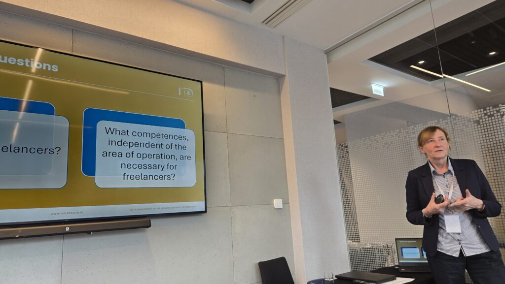 Slide with the resaerch question: "What competences, independent of the area of operation, are necessary for freelancers?" and the presenter.