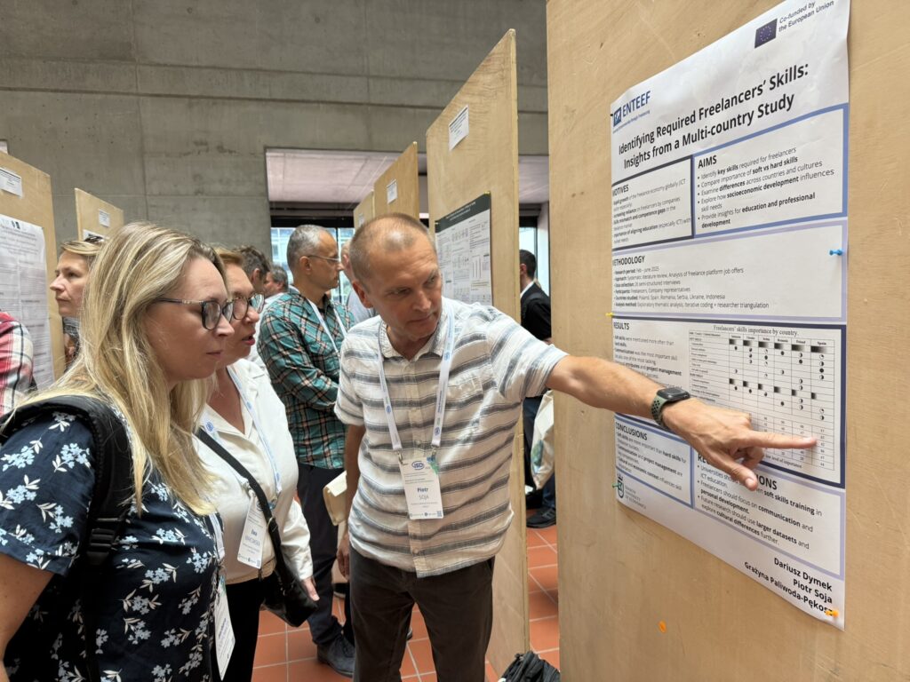 Prof. Piotr Soja explaining details of the poster to ISD participants.