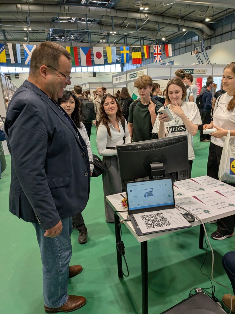 Students around ENTEEF stall. On the table examples of micro-credencial ertificates.