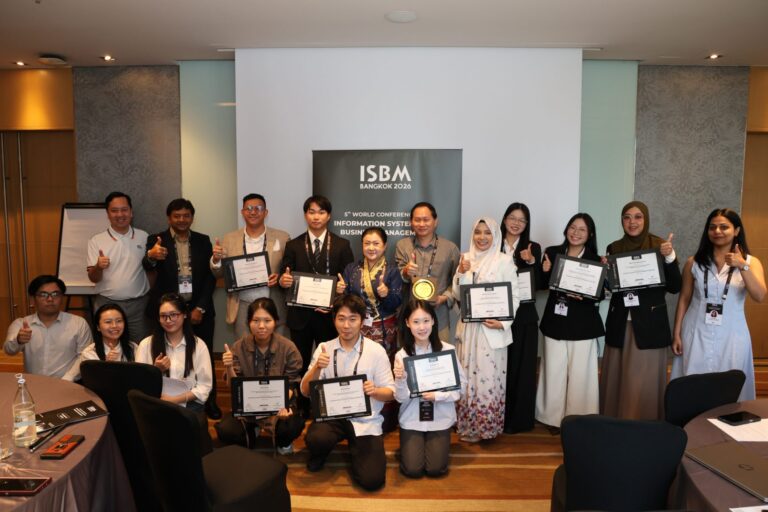 The group picture of the conference participants.